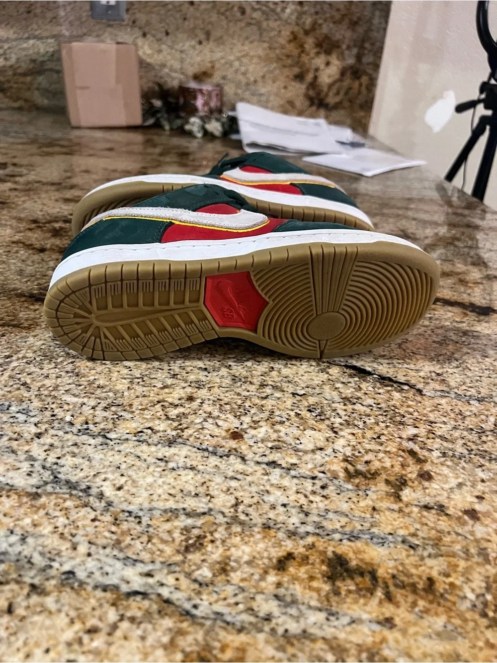 Nike SB Dunk Low Pro PRM Seattle Supersonics Men’s 6.5 Women’s 8 FZ1287-300